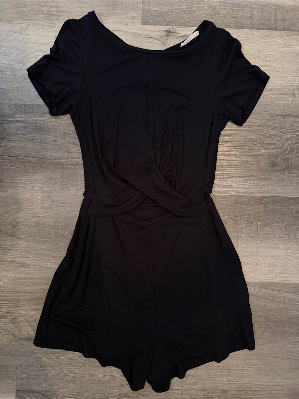 Sozy Kendall Short Sleeve Twist-Front Romper Like New
